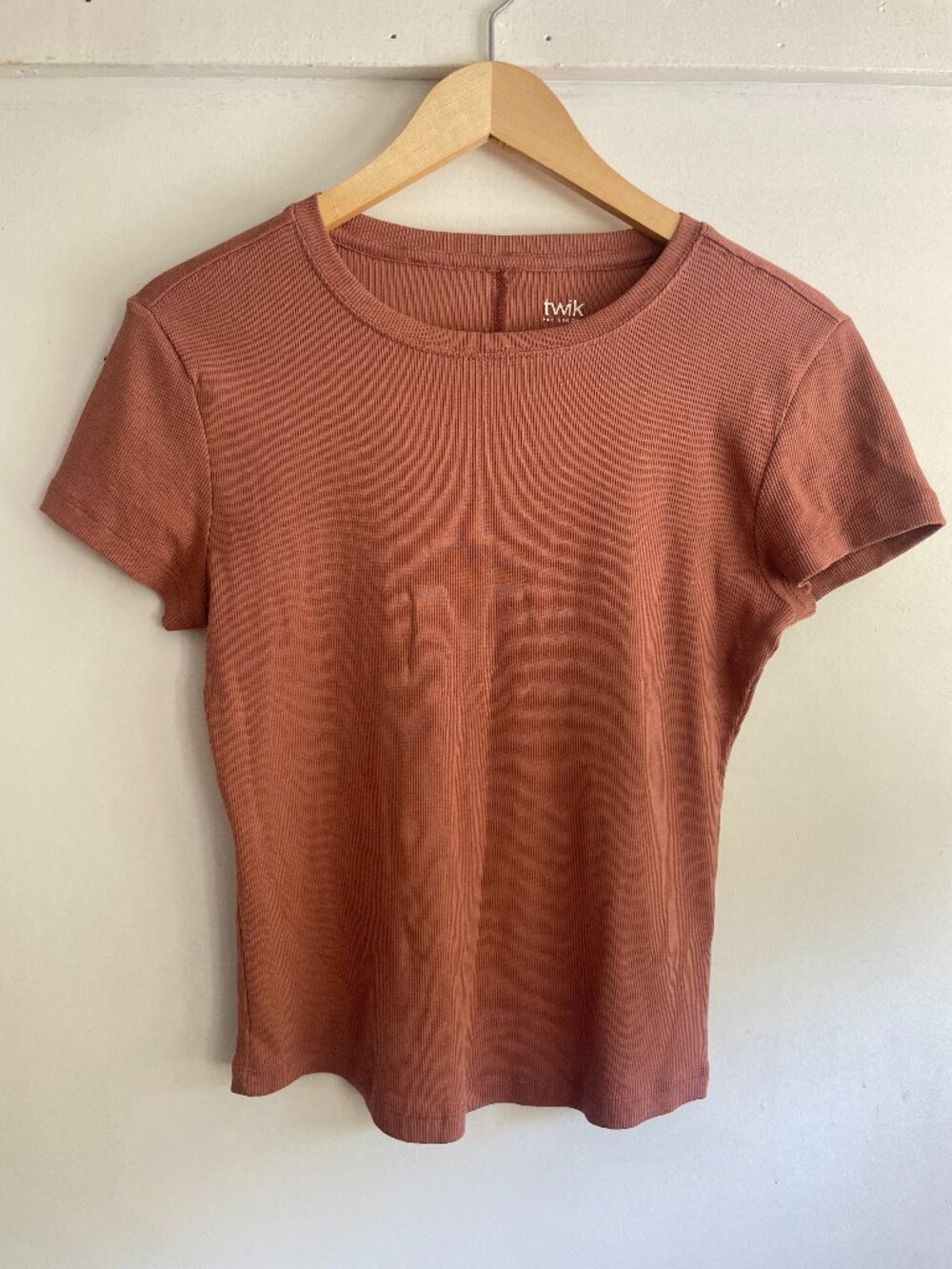 Simons Twik | Ribbed Mauve Organic Cotton Tee | L